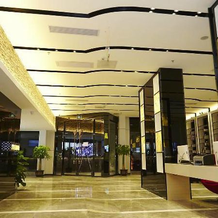Lavande Hotel Zhuhai Gongbei Port Square Esterno foto