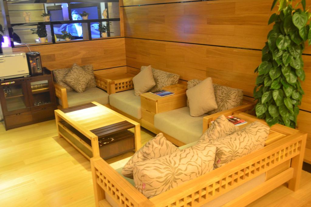 Lavande Hotel Zhuhai Gongbei Port Square Esterno foto