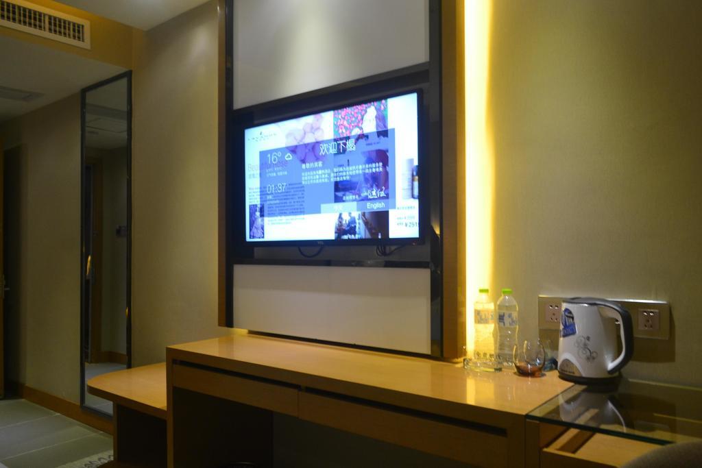 Lavande Hotel Zhuhai Gongbei Port Square Esterno foto