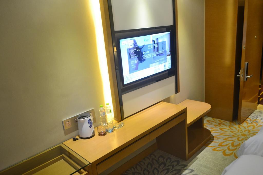Lavande Hotel Zhuhai Gongbei Port Square Esterno foto