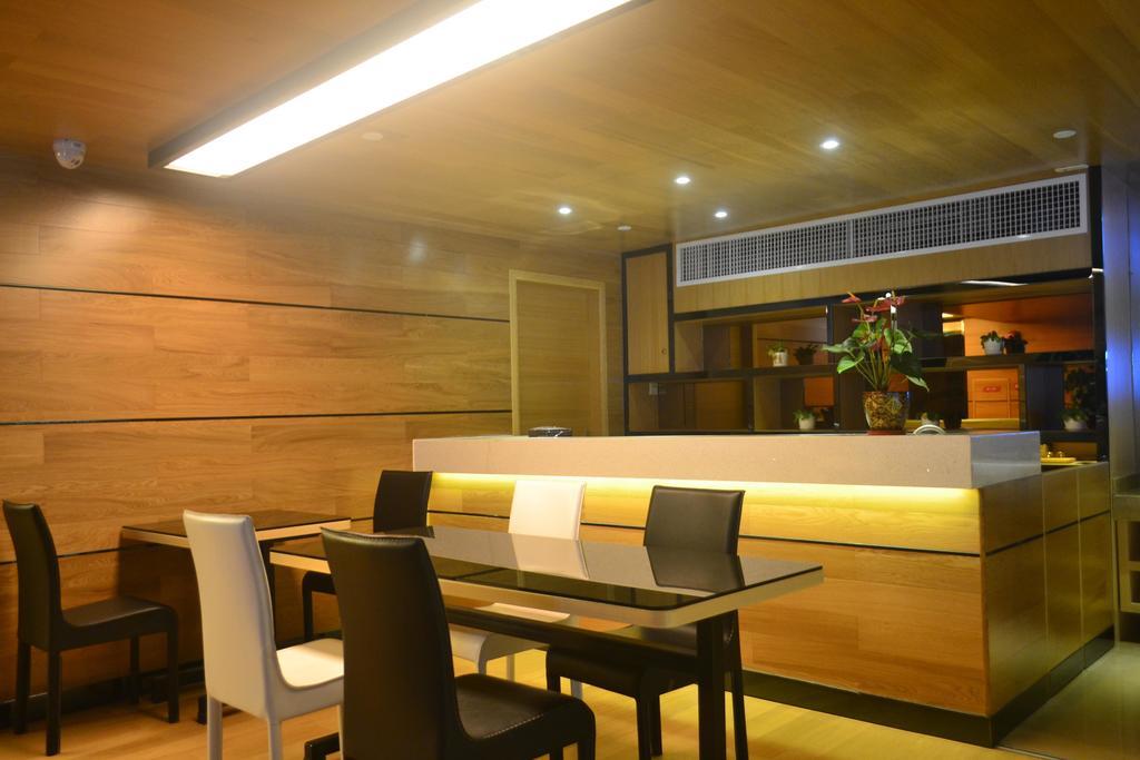 Lavande Hotel Zhuhai Gongbei Port Square Esterno foto