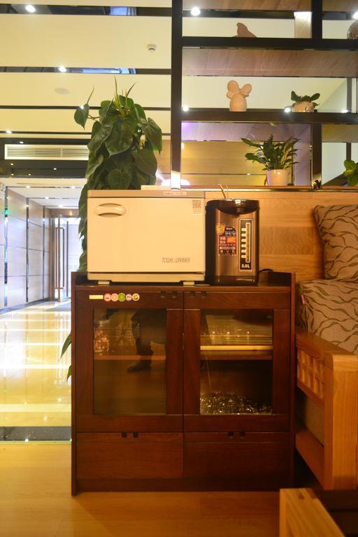 Lavande Hotel Zhuhai Gongbei Port Square Esterno foto