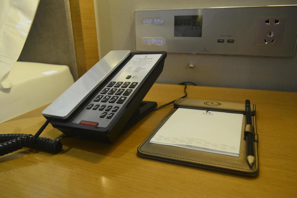 Lavande Hotel Zhuhai Gongbei Port Square Esterno foto