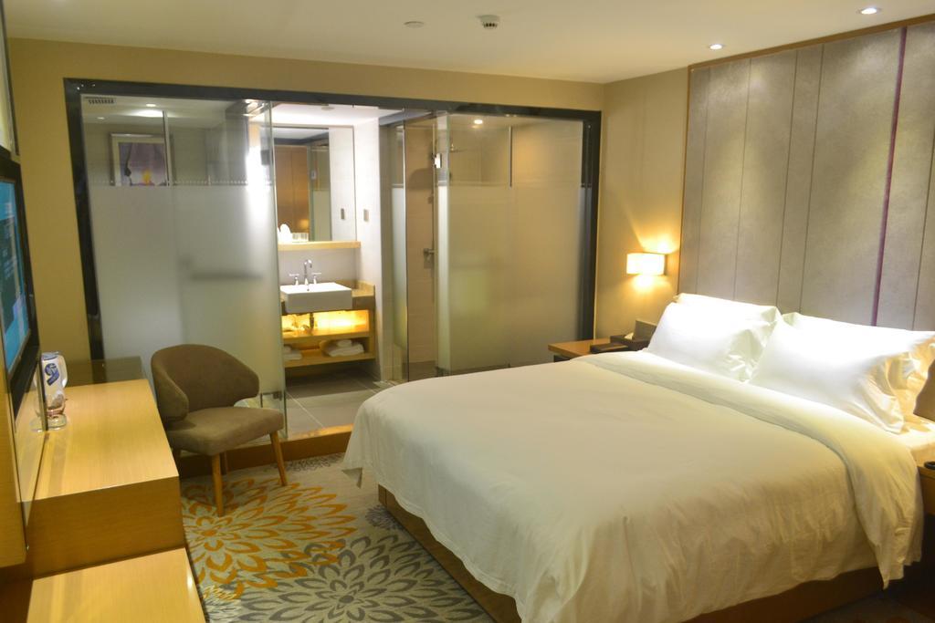 Lavande Hotel Zhuhai Gongbei Port Square Esterno foto