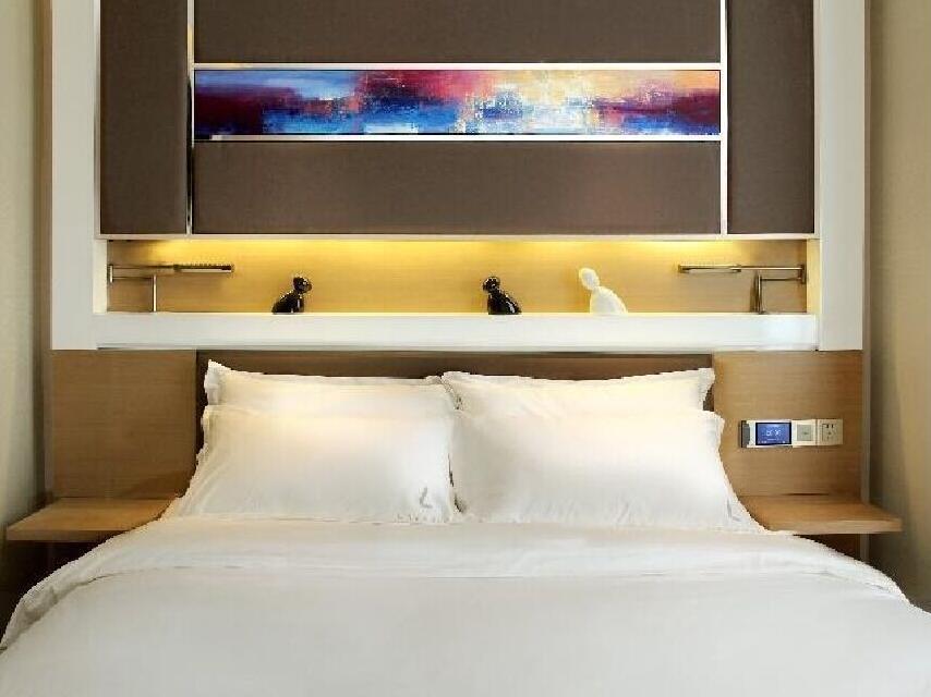 Lavande Hotel Zhuhai Gongbei Port Square Esterno foto
