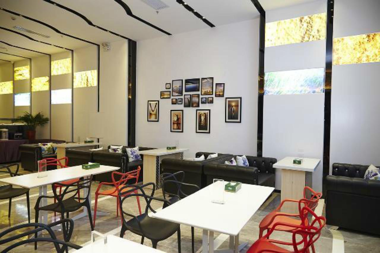 Lavande Hotel Zhuhai Gongbei Port Square Esterno foto