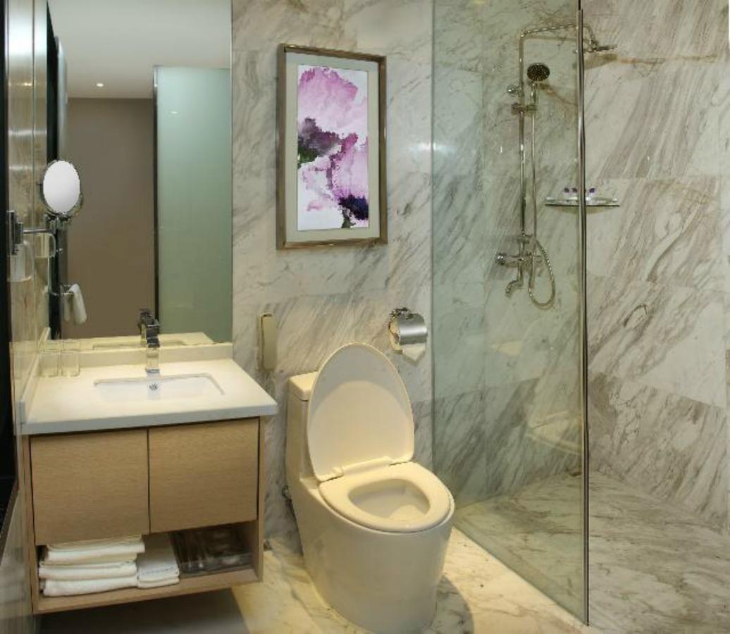 Lavande Hotel Zhuhai Gongbei Port Square Esterno foto