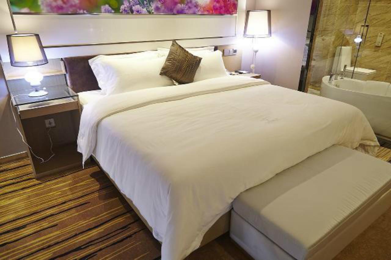 Lavande Hotel Zhuhai Gongbei Port Square Esterno foto