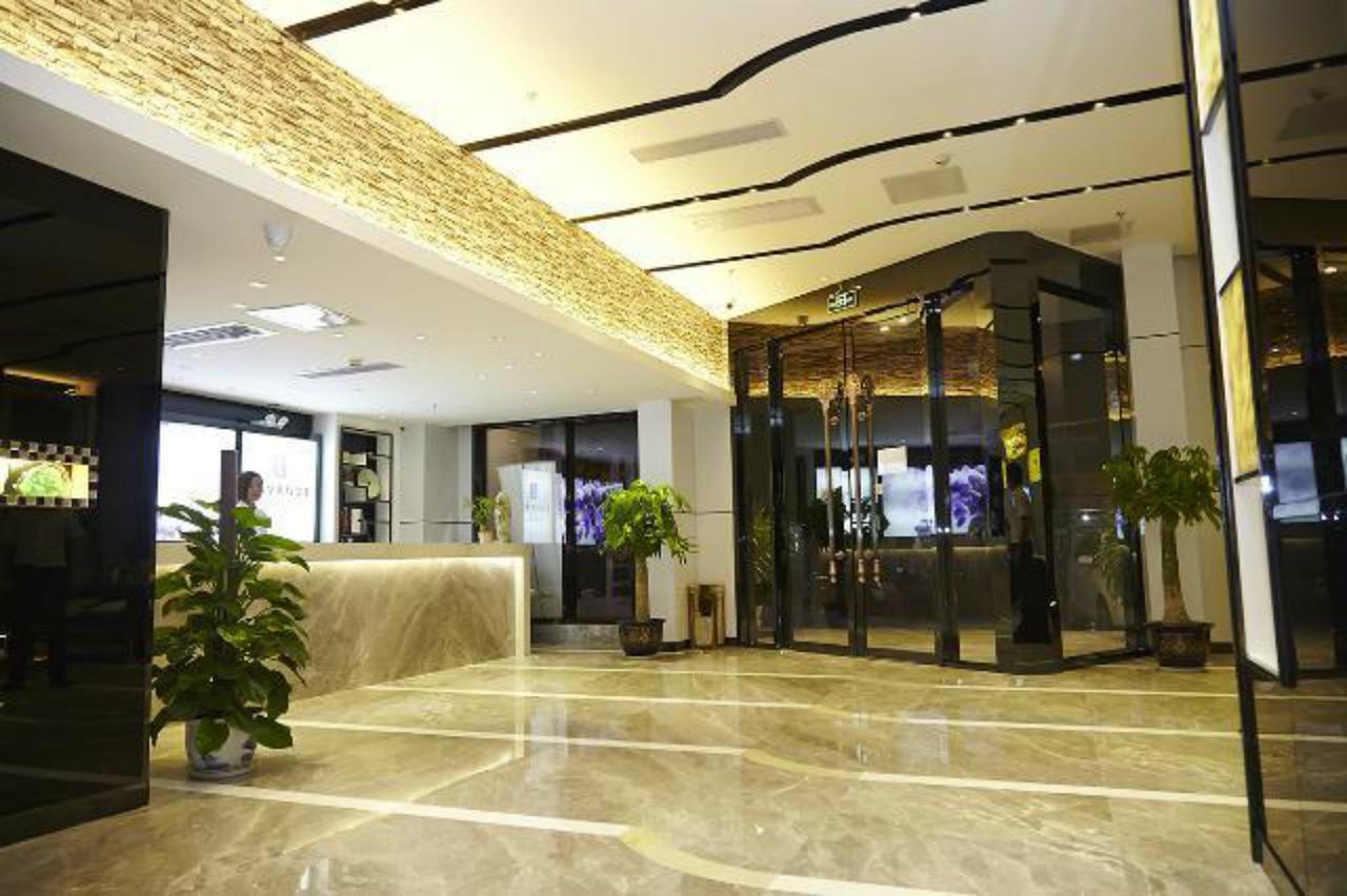 Lavande Hotel Zhuhai Gongbei Port Square Esterno foto