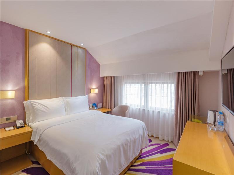 Lavande Hotel Zhuhai Gongbei Port Square Esterno foto